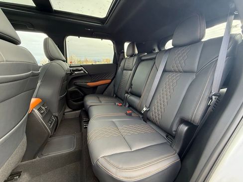 Used 2025 Mitsubishi Outlander SEL image 25