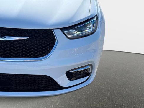 New 2026 Chrysler Pacifica Select image 10
