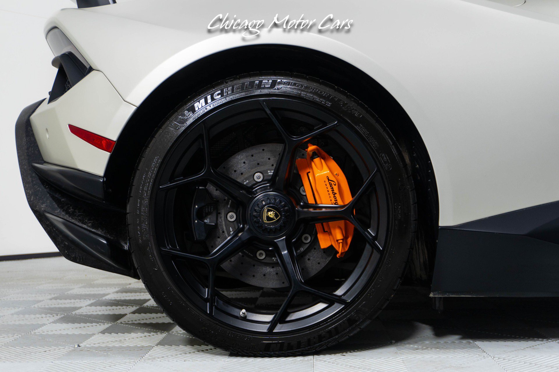 Used 2018 Lamborghini Huracan AWD/4WD image 12