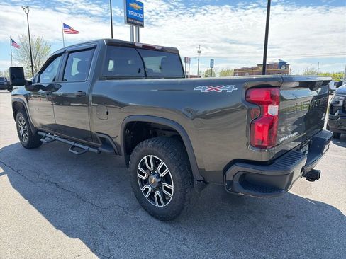 Used 2022 Chevrolet Silverado 2500 Custom w/ Custom Convenience Package AWD/4WD image 4