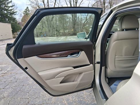 Used 2013 Cadillac XTS Luxury AWD/4WD image 8