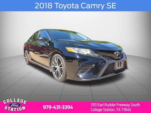 Used 2018 Toyota Camry SE image 1