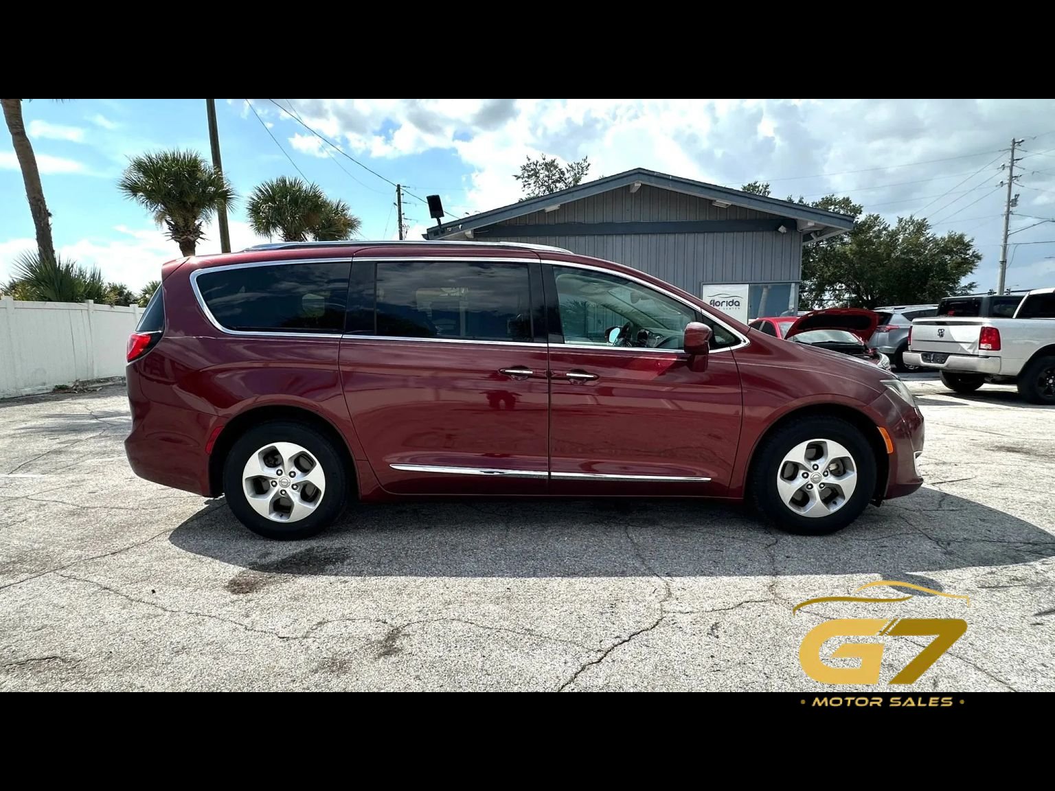Used 2017 Chrysler Pacifica Touring-L Plus FWD image 3