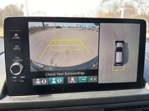 Certified 2025 Honda Pilot TrailSport image 24