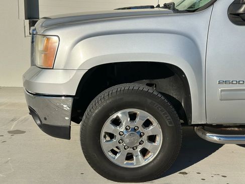 Used 2011 GMC Sierra 2500 SLT w/ SLT Convenience Package image 31