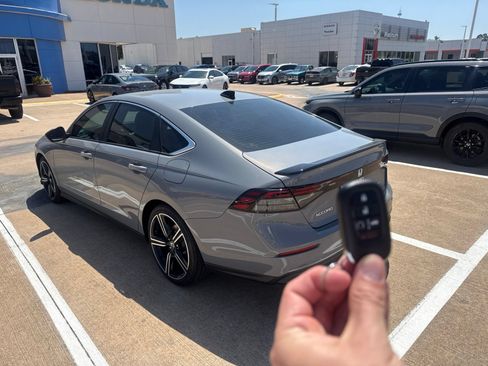Used 2025 Honda Accord Sport image 5