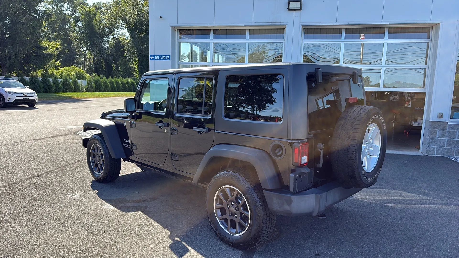 Used 2017 Jeep Wrangler Unlimited Sport w/ Quick Order Package 24S AWD/4WD image 9