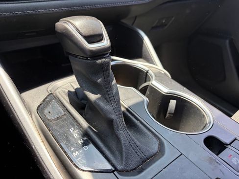 Used 2020 Toyota Highlander LE FWD image 8
