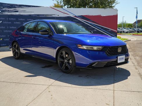 Used 2025 Honda Accord Sport image 3