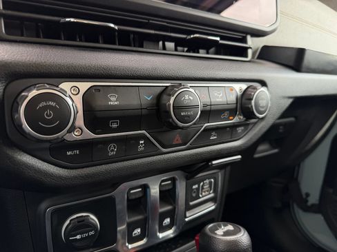 Used 2024 Jeep Wrangler Sport AWD/4WD image 31