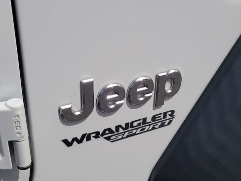 Certified 2018 Jeep Wrangler Sport AWD/4WD image 7