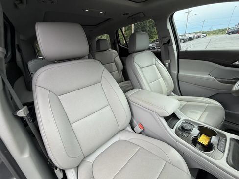 Used 2020 GMC Acadia SLT w/ Driver Alert Package II AWD/4WD image 13