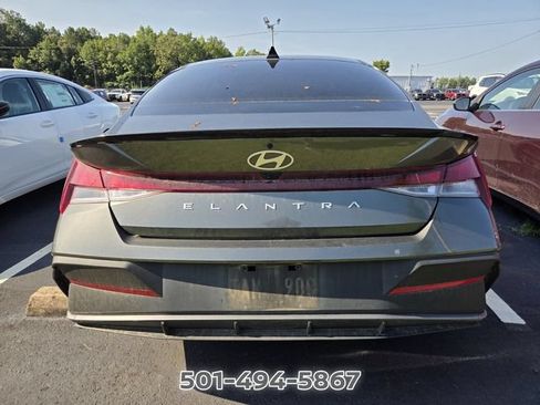 Used 2025 Hyundai Elantra Sport FWD image 8