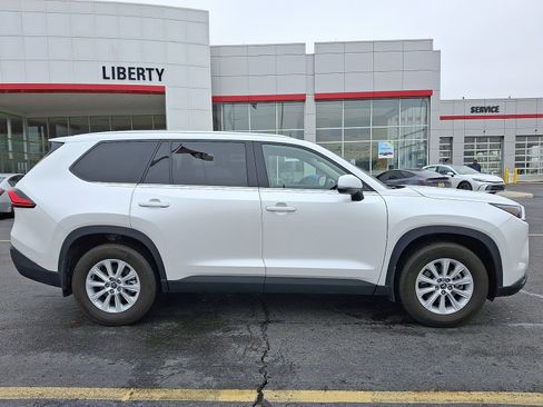 Used 2024 Toyota Grand Highlander XLE image 7