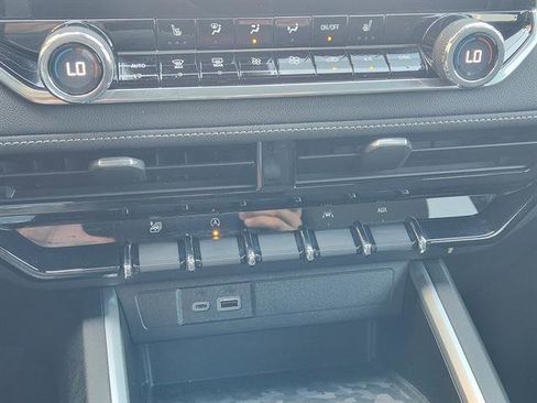 Used 2024 Chevrolet Colorado LT w/ LT Convenience Package II image 15