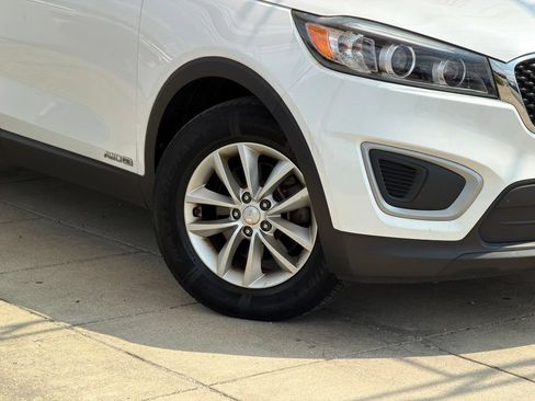 Used 2017 Kia Sorento AWD image 10