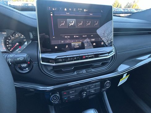 New 2026 Jeep Compass Latitude image 14