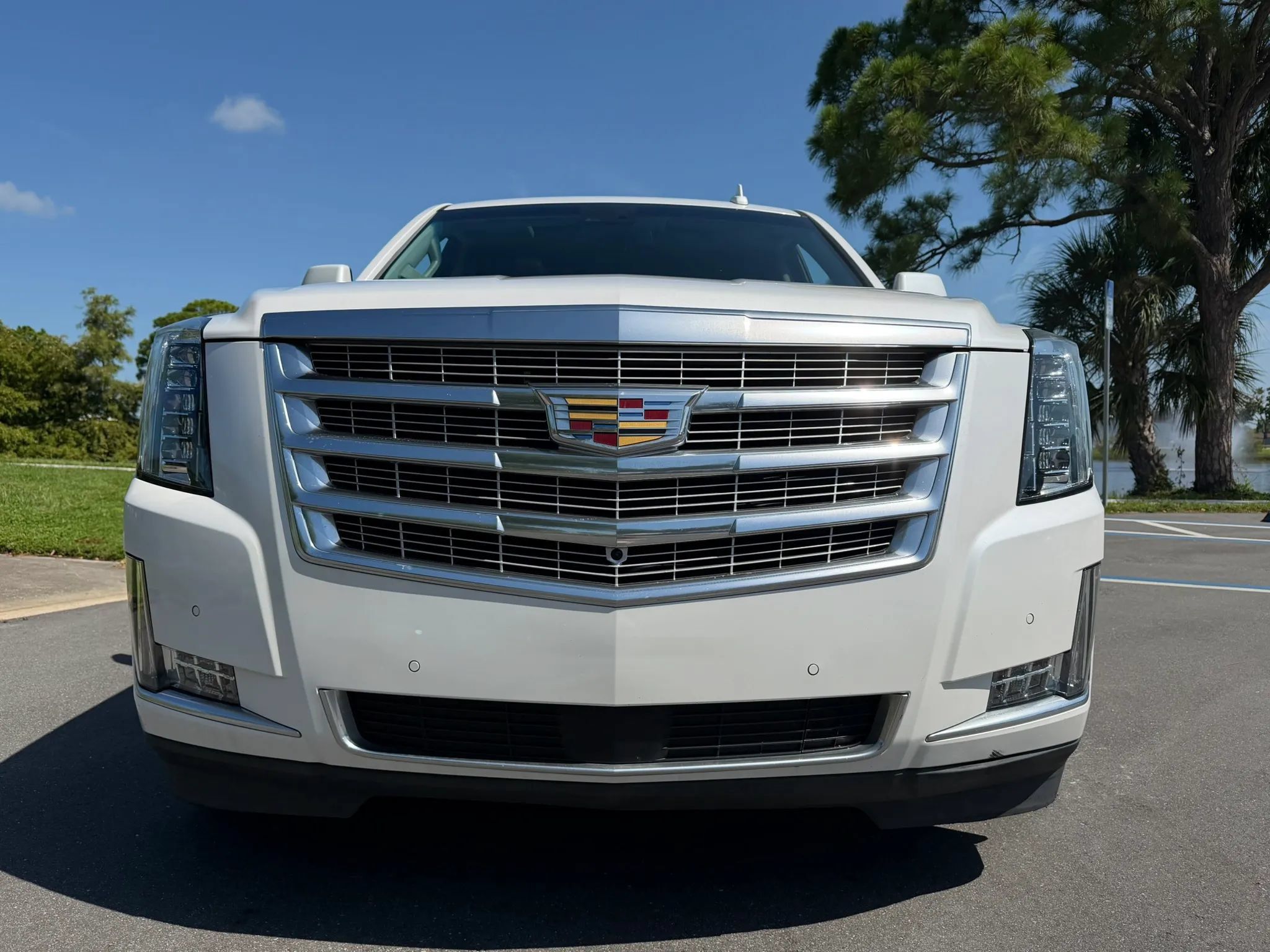 Used 2018 Cadillac Escalade Premium Luxury w/ LPO, Radiant Package RWD image 2