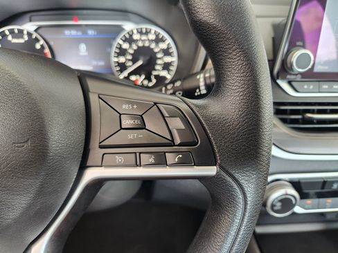 Used 2024 Nissan Altima 2.5 SV FWD image 29