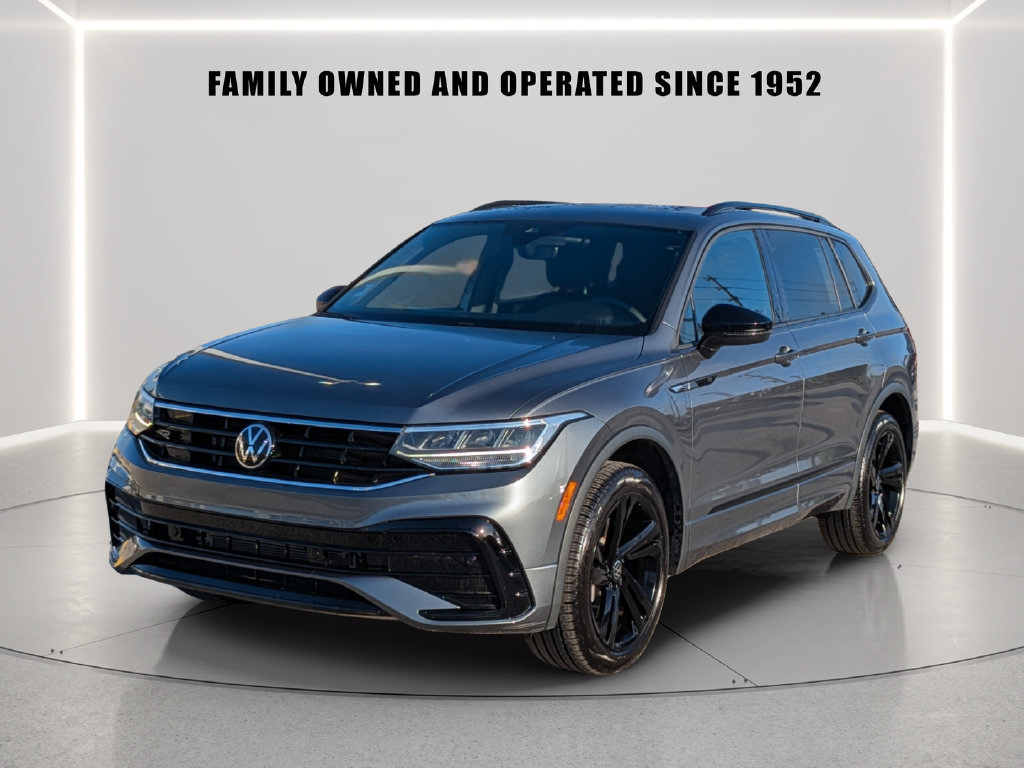 Certified 2023 Volkswagen Tiguan SE R-Line FWD image 2