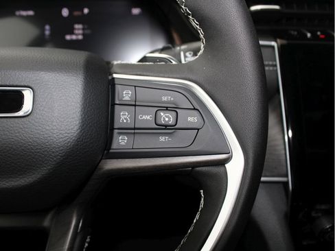 New 2025 Jeep Grand Cherokee Limited w/ Trailer Tow Package image 15