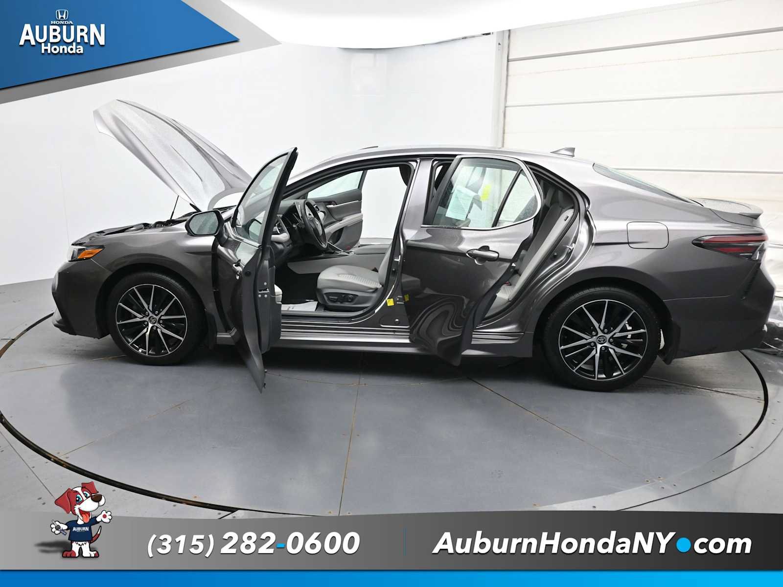 Used 2024 Toyota Camry SE AWD/4WD image 36