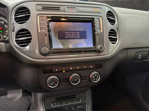 Used 2016 Volkswagen Tiguan SE image 22