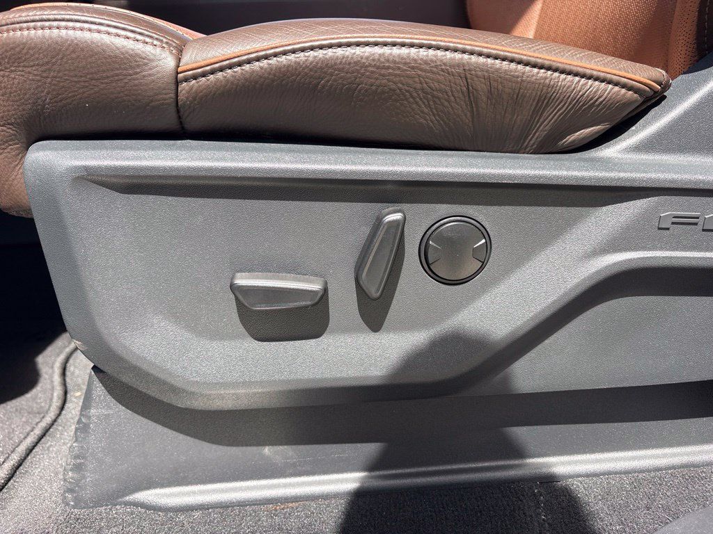 Used 2025 Ford Expedition King Ranch AWD/4WD image 10