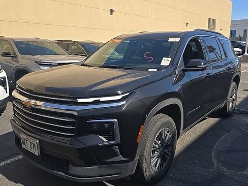 Used 2024 Chevrolet Traverse LT FWD image 1