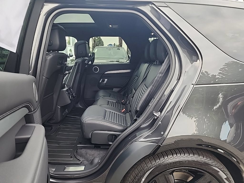 New 2026 Land Rover Discovery Limited Edition AWD/4WD image 14