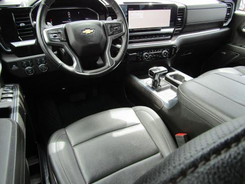 Used 2024 Chevrolet Silverado 1500 LTZ AWD/4WD image 2