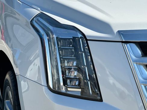Used 2020 Cadillac Escalade Luxury AWD/4WD image 34