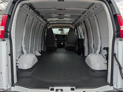 New 2026 GMC Savana 3500 Extended RWD image 28
