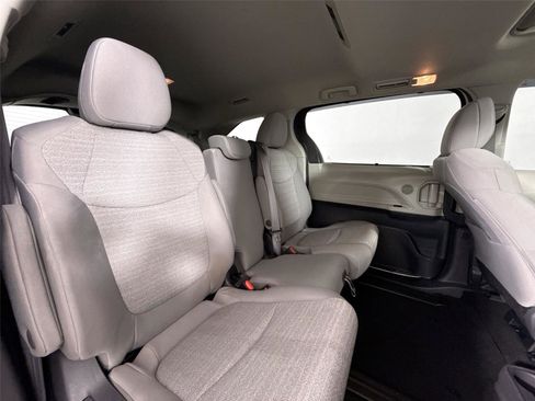 Used 2021 Toyota Sienna LE w/ LE Plus Package image 48