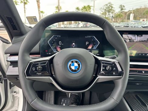 Used 2025 BMW i5 eDrive40i w/ Premium Package image 30