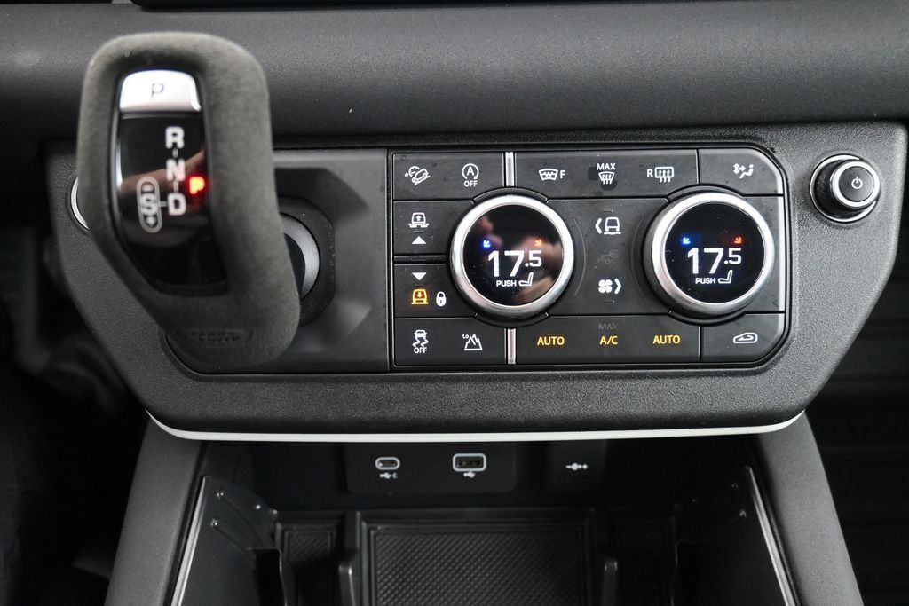 Used 2020 Land Rover Defender 110 SE AWD/4WD image 19