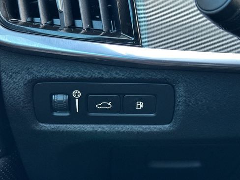 Used 2020 Volvo S90 T8 Inscription w/ Advanced Package image 30