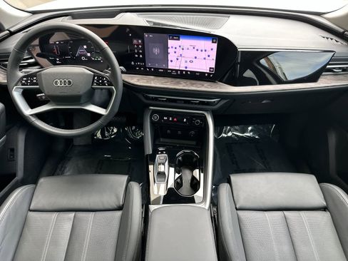 Used 2025 Audi Q5 Premium Plus w/ Premium Plus AWD/4WD image 3