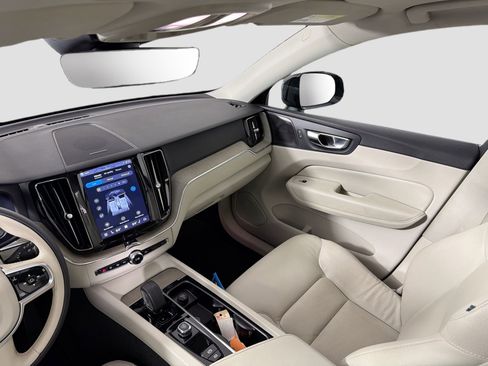 Certified 2023 Volvo XC60 B5 Plus w/ Protection Package Premier FWD image 23
