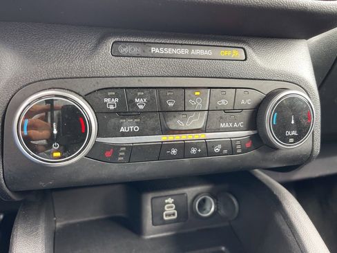 Used 2024 Ford Escape ST-Line w/ Cold Weather Package image 12