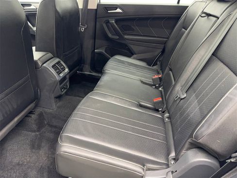 Used 2022 Volkswagen Tiguan SE image 33