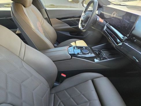 Used 2026 BMW 530i xDrive image 3