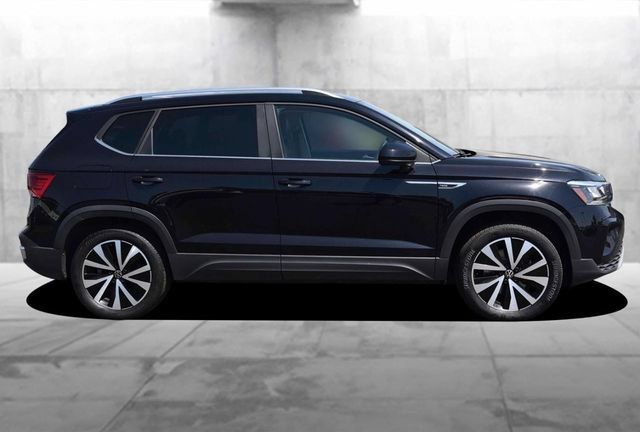 Certified 2023 Volkswagen Taos SE w/ Panoramic Sunroof Package AWD/4WD image 5