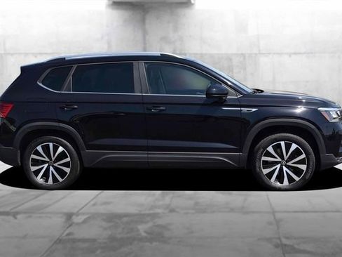Used 2023 Volkswagen Taos SE w/ Panoramic Sunroof Package AWD/4WD image 5
