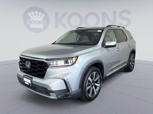 Used 2023 Honda Pilot Touring image 1