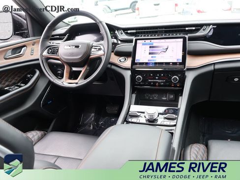 Used 2022 Jeep Grand Cherokee Summit w/ Advanced Protech Group IV AWD/4WD image 12