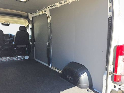 Used 2025 RAM ProMaster 2500 w/ Convenience Group FWD image 18