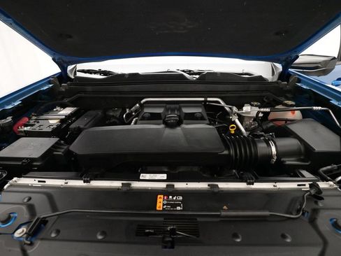 Used 2024 Chevrolet Colorado Z71 w/ Z71 Convenience Package 2 AWD/4WD image 3