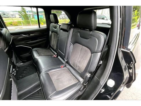 Used 2022 Jeep Grand Cherokee Altitude AWD/4WD image 26