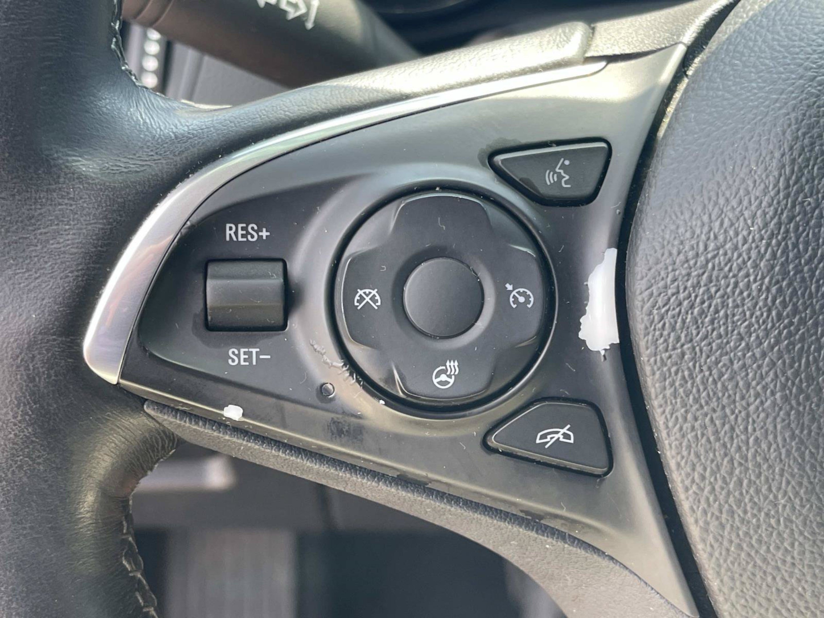 Used 2020 Buick Envision Essence FWD image 37